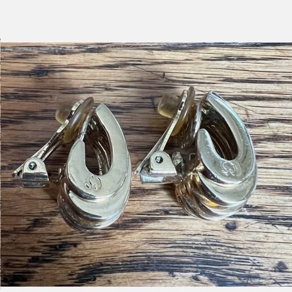 St. John Designer Clip-On Earrings Vintage Gold Plated - Picture 8 of 9